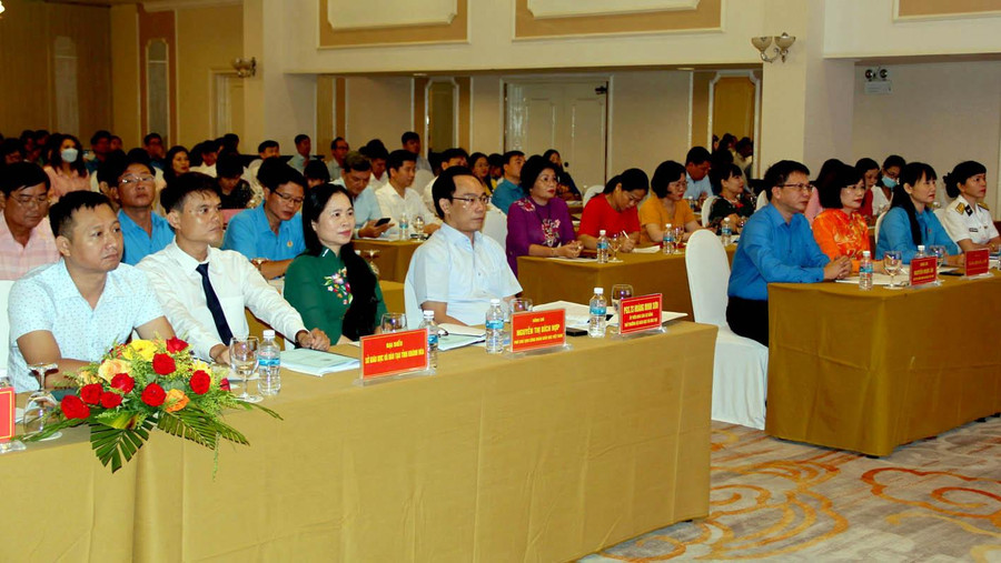 Đại biểu tham dự Hội nghị Đại biểu tham dự Hội nghị