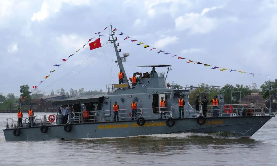 Cận cảnh tàu tuần tra mới của Biên phòng Cà Mau