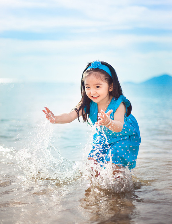 Nụ cười "tỏa nắng" của các thiên thần nhí Sài Gòn ảnh 2 Cô bé có rất nhiều fan trên mạng xã hội bởi vẻ xinh xắn, đáng yêu