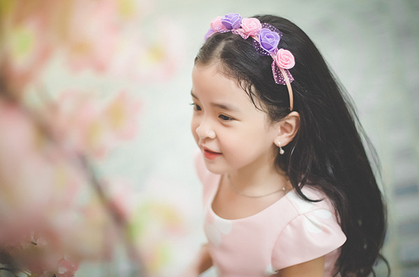 Nụ cười "tỏa nắng" của các thiên thần nhí Sài Gòn ảnh 12 Cô bé khá điệu đà và nữ tính.