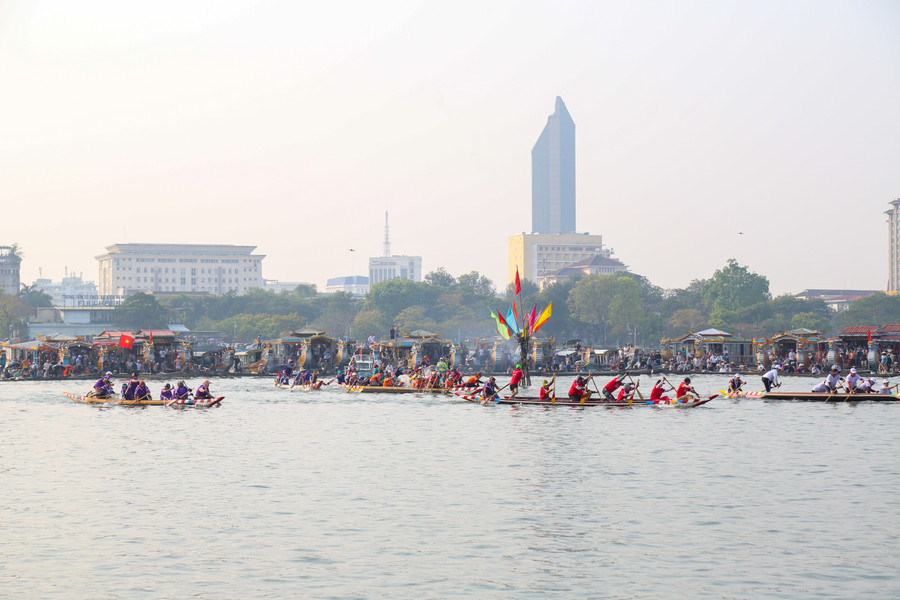 Giải đua đòi hỏi có sức khỏe tốt, sự khéo léo và phối hợp nhịp nhàng của các tay chèo. Giải đua đòi hỏi có sức khỏe tốt, sự khéo léo và phối hợp nhịp nhàng của các tay chèo.