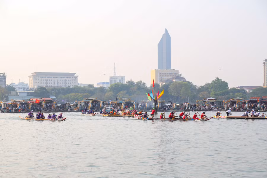 Giải đua đòi hỏi có sức khỏe tốt, sự khéo léo và phối hợp nhịp nhàng của các tay chèo.