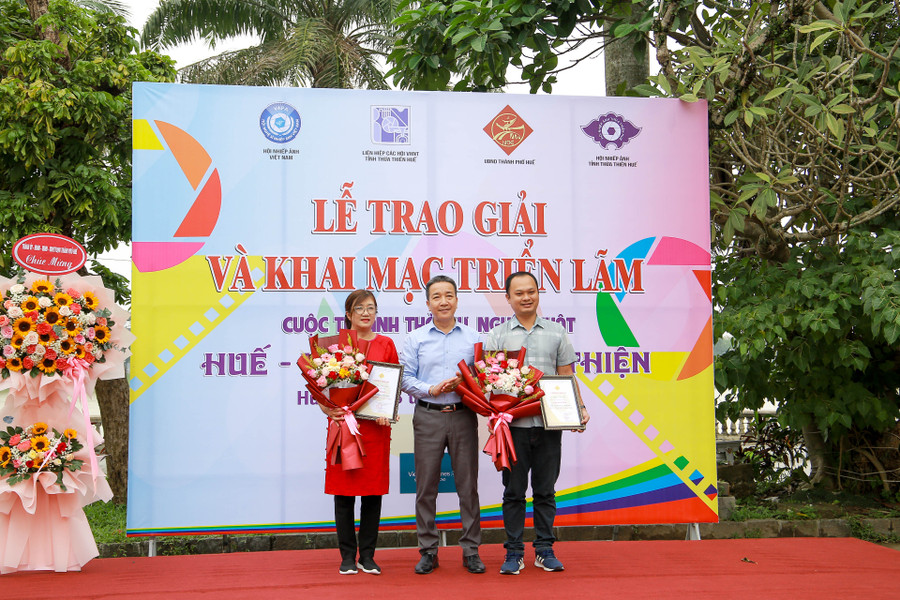 Nhiều tác phẩm nghệ thuật được Ban tổ chức lựa chọn và trao giải. Nhiều tác phẩm nghệ thuật được Ban tổ chức lựa chọn và trao giải.