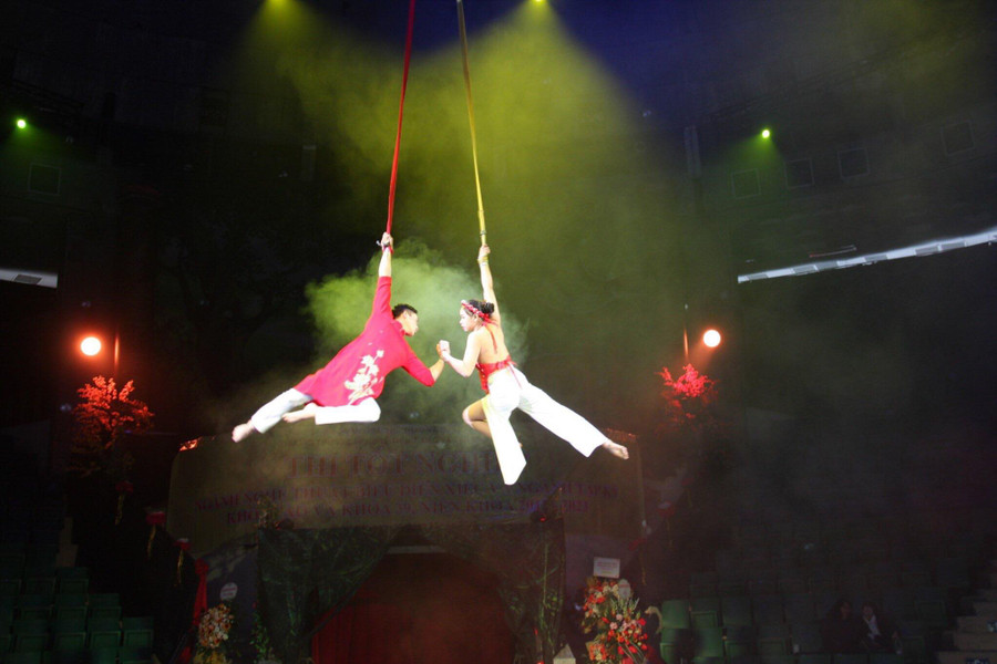 Tiết mục biểu diễn tại Lễ tốt nghiệp của học sinh Trường TCNTX&amp;TK Việt Nam.