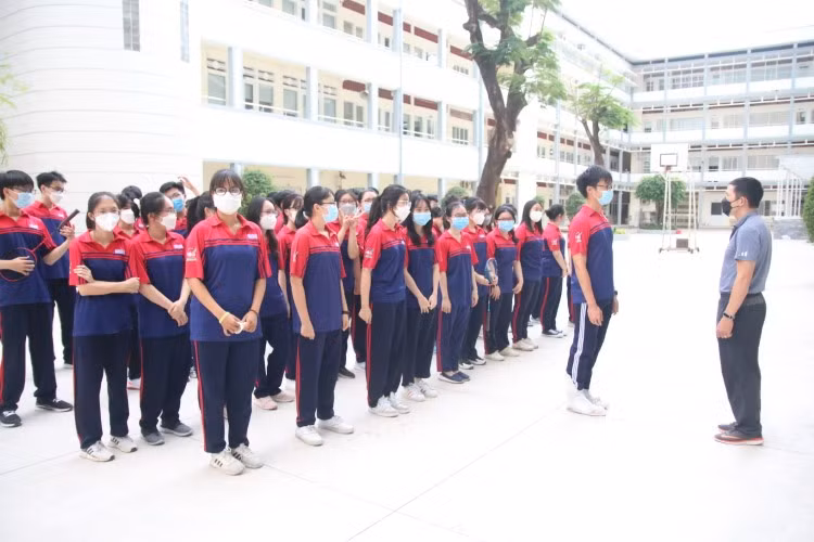 Một tiết học thể dục ở Trường THPT Bùi Thị Xuân (Quận 1). Ảnh: Nam Sơn