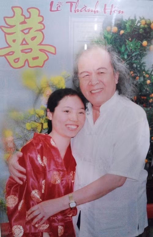 Mối tình lệch 52 tuổi giữa ông Trọng và chị Bảy