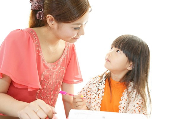 Ba mẹ ơi: Dạy con tư duy phản biện ảnh 2 Ba mẹ ơi: Dạy con tư duy phản biện - ảnh 2