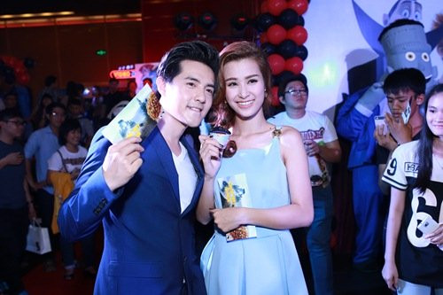Đông Nhi, Ông Cao Thắng tình tứ đi xem phim hình ảnh 2 dong nhi, ong cao thang tinh tu di xem phim hinh anh 2