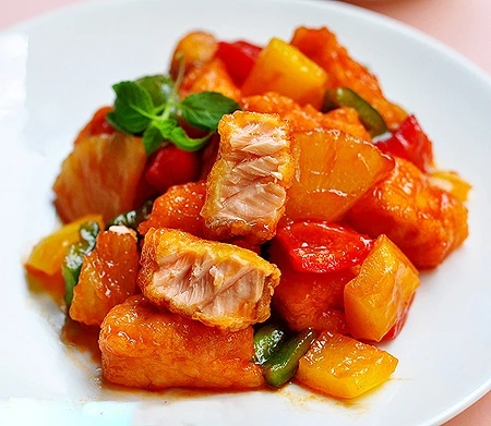 Cá sốt dứa chua cay cho bữa cơm tối