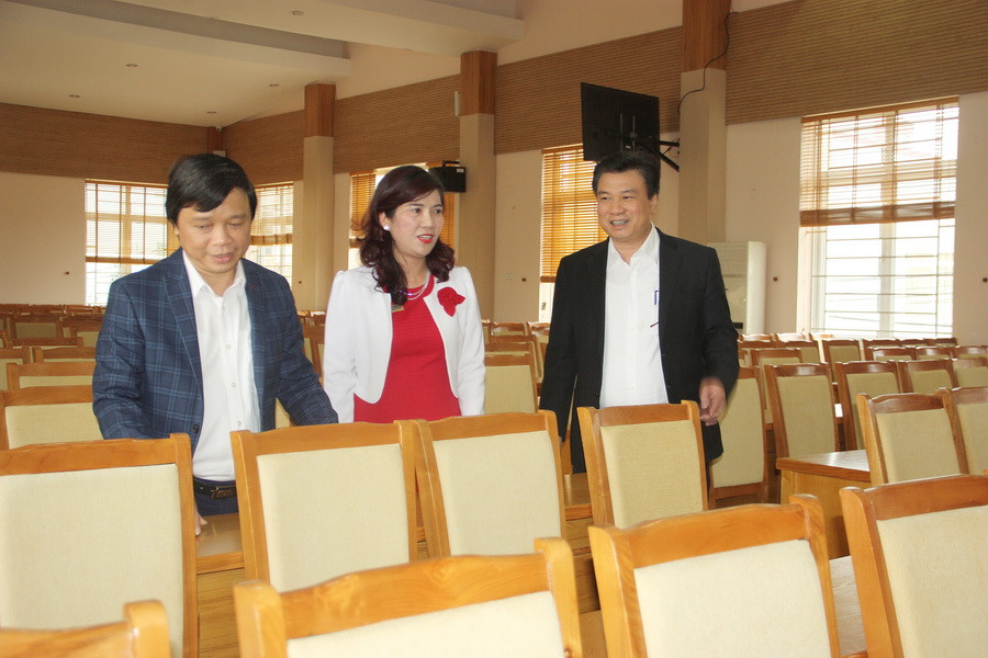 Thứ trưởng Nguyễn Hữu Độ kiểm tra CSVC tại TTGDTX tỉnh Phú Thọ Thứ trưởng Nguyễn Hữu Độ kiểm tra CSVC tại TTGDTX tỉnh Phú Thọ