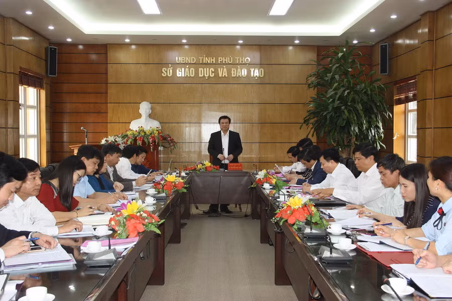 Thứ trưởng Nguyễn Hữu Độ phát biểu tại buổi làm việc với Sở GD&ĐT