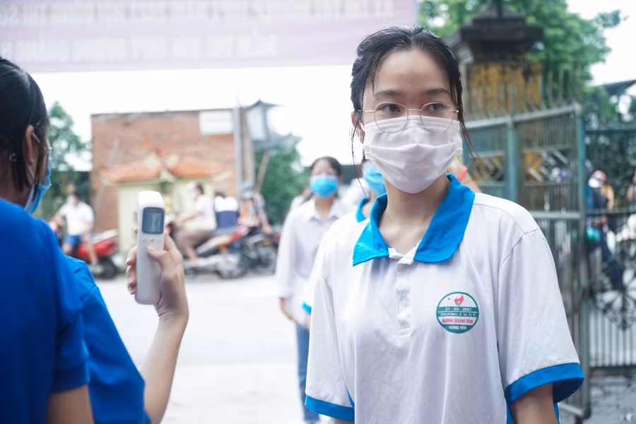 Tại điểm thi Trường THPT Dương Quảng Hàm, công tác phòng chống dịch được thực hiện nghiêm túc.