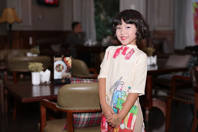 Con gái Thái Thùy Linh điệu đà với áo dài hoa xuân ảnh 1 Con gái Thái Thùy Linh - bé Nếp ngày càng đáng yêu và có cá tính.