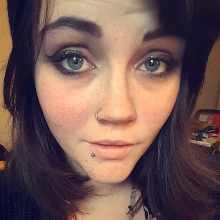 Đắng lòng cô gái chết cóng vì ăn mặc... 