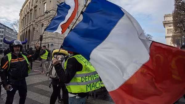 Thông tin mới nhất về số người bị giam giữ trong cuộc biểu tình “áo vàng” tại Pháp