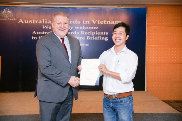 Hoàng Chương nhận Học bổng Chính phủ Australia để theo học tại trường ĐH James Cook.