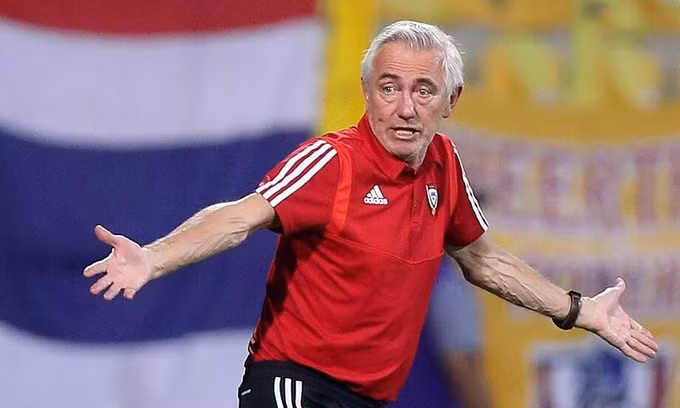 Chiến lược gia Van Marwijk không hài lòng khi UAE chỉ thắng Thái Lan 3-1.