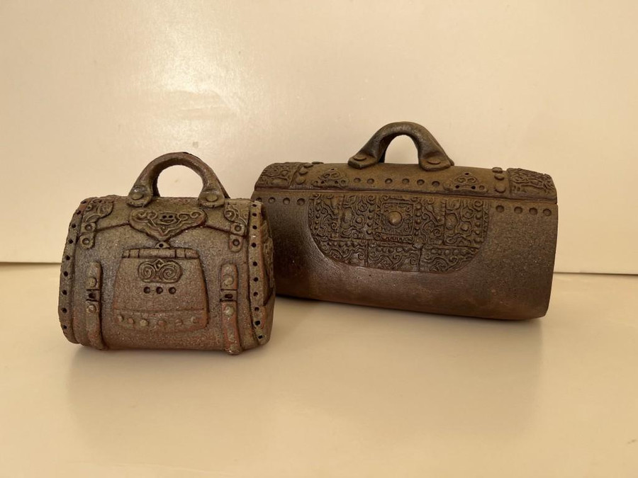 Tác phẩm 'Túi xách' của họa sĩ Vũ Hữu Nhung. Tác phẩm 'Túi xách' của họa sĩ Vũ Hữu Nhung.