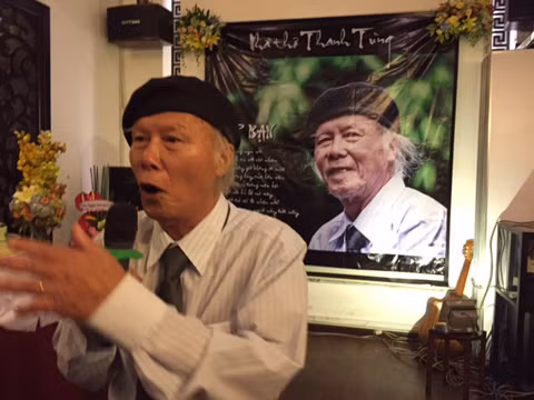 Nhà thơ Thanh Tùng "Thời hoa đỏ" khóc trong sinh nhật tuổi 80 ảnh 8