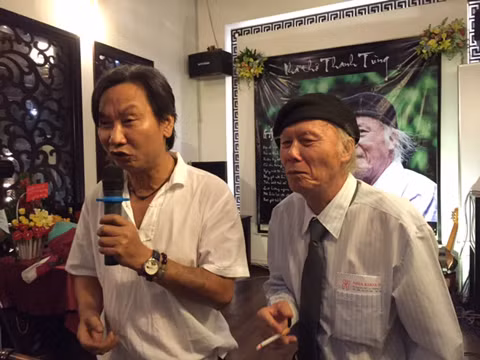 Nhà thơ Thanh Tùng "Thời hoa đỏ" khóc trong sinh nhật tuổi 80 ảnh 4