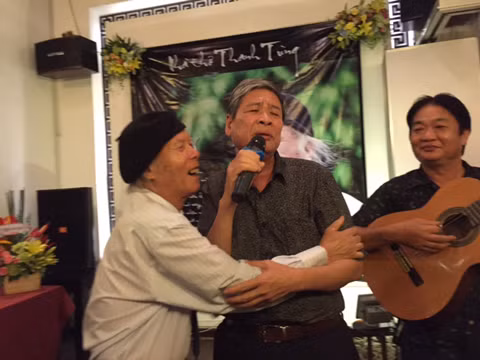 Nhà thơ Thanh Tùng "Thời hoa đỏ" khóc trong sinh nhật tuổi 80 ảnh 3