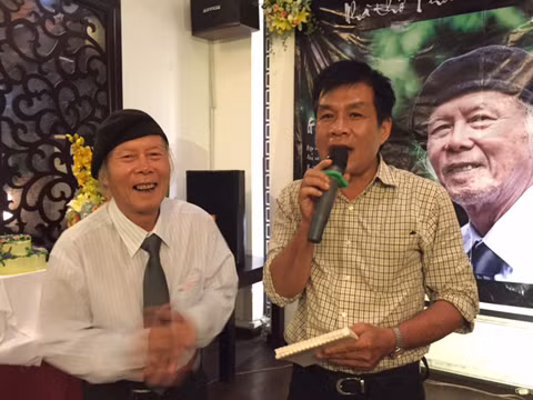 Nhà thơ Thanh Tùng "Thời hoa đỏ" khóc trong sinh nhật tuổi 80 ảnh 1