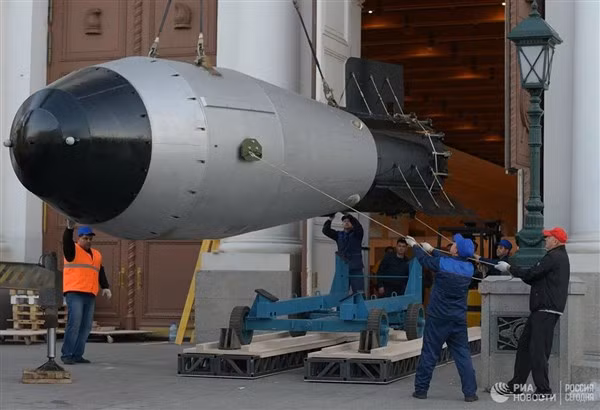 Bom Sa hoàng, một loại bom hạt nhân có sức công phá lớn.