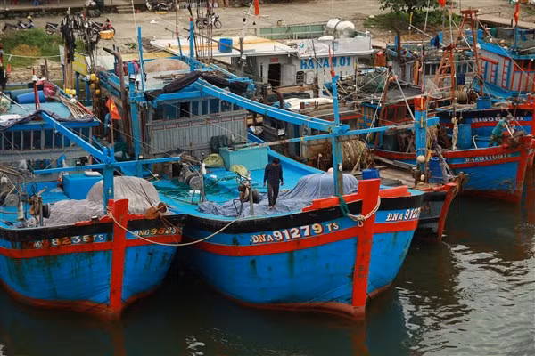 Con tàu “khủng” ĐNA91279 của ông Nguyễn Đình Bê thường xuyên bám ngư trường Hoàng Sa để đánh bắt.