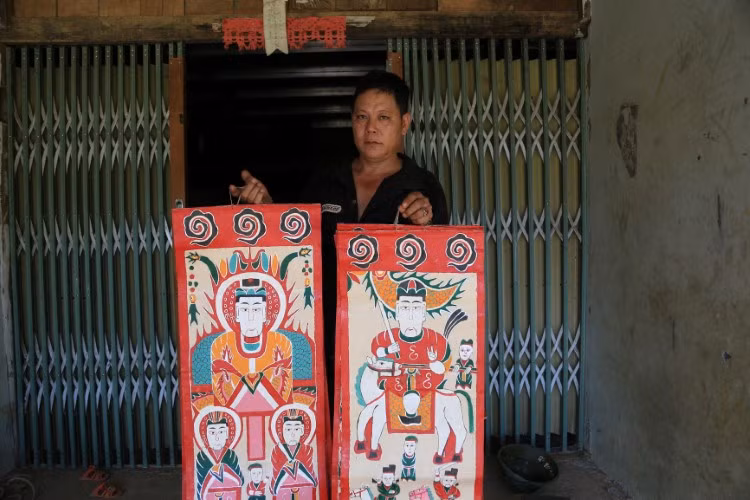 Mỗi bức tranh đều có nội dung khác nhau. Ảnh: TG.