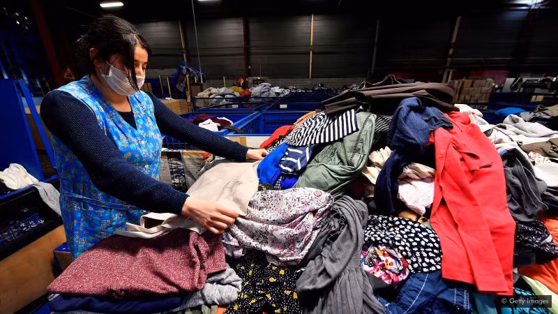 Tái chế, tận dụng đồ cũ là chuyện nên và phải làm vì môi trường.