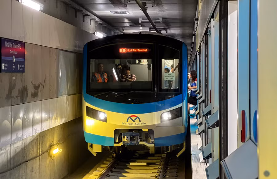 Tuyến Metro số 1 (Bến Thành - Suối Tiên) trong một lần chạy thử toàn tuyến. Ảnh: Nguyễn Tú - Lê Nam