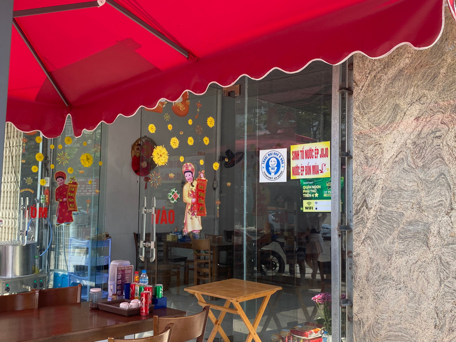 Người dân và du khách thoải mái đi vệ sinh mà không hề mất phí, đây là một trong những mô hình hay, thể hiện được sự mến khách, hiếu khách của người Đà Nẵng.