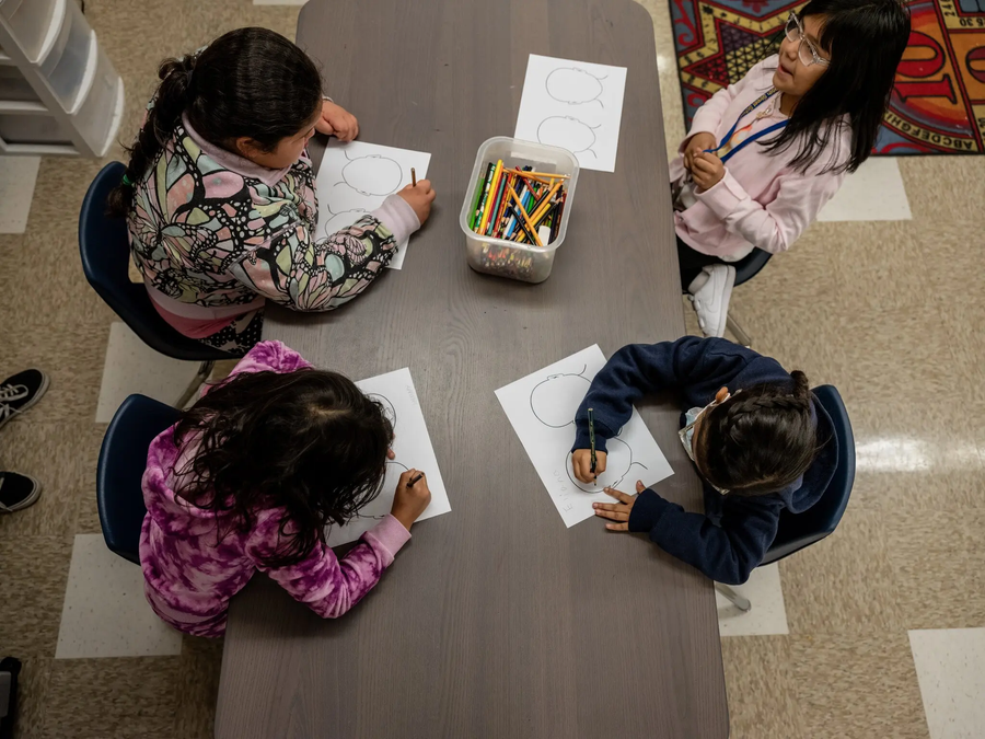 Nhiều phụ huynh vẫn lo sợ Covid-19 sẽ trở lại.