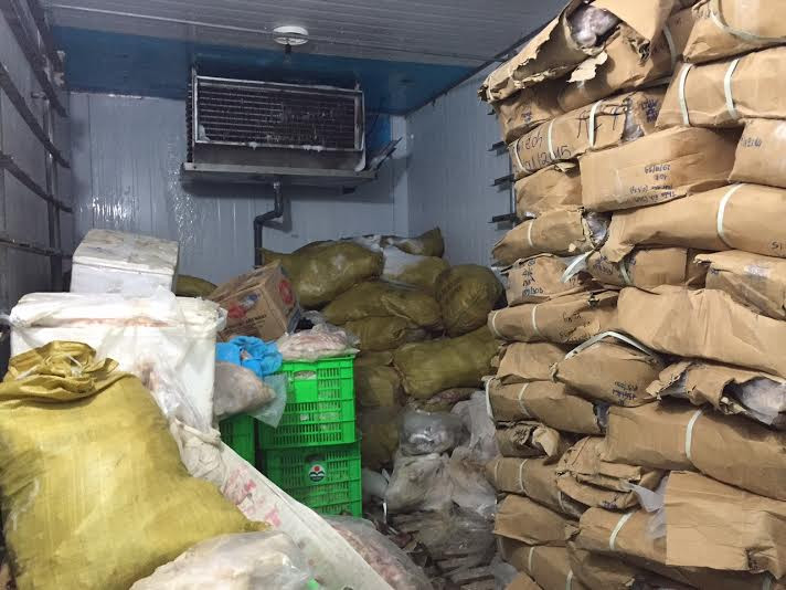 Kho hàng nơi cất giữ 1 tấn tim, mề gà, chân gà đã hết hạn sử dụng