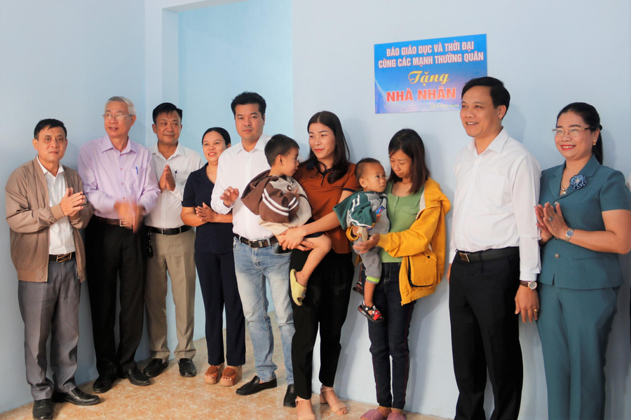 Căn nhà mới đầy ấm cúng giúp chị Thương và các cháu nhỏ yên tâm, ổn định cuộc sống và học tập. Căn nhà mới đầy ấm cúng giúp chị Thương và các cháu nhỏ yên tâm, ổn định cuộc sống và học tập.