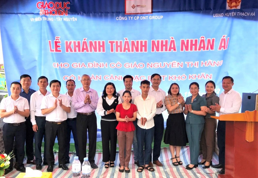 Việc xây dựng nhà nhân ái là hoạt động có ý nghĩa nhân văn sâu sắc, thể hiện tinh thần trách nhiệm, sự quan tâm của của cộng đồng xã hội đối với các gia đình có hoàn cảnh khó khăn. Việc xây dựng nhà nhân ái là hoạt động có ý nghĩa nhân văn sâu sắc, thể hiện tinh thần trách nhiệm, sự quan tâm của của cộng đồng xã hội đối với các gia đình có hoàn cảnh khó khăn.