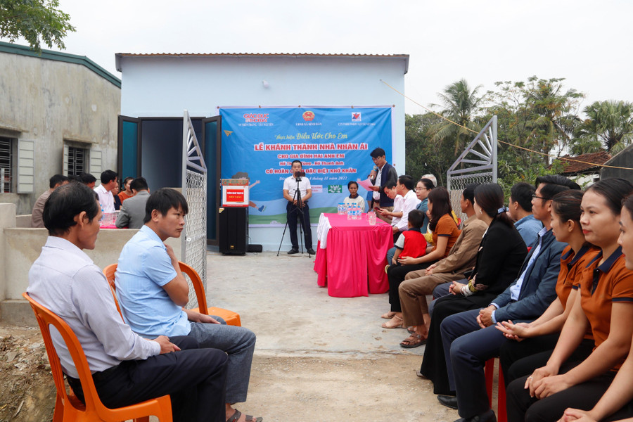 Buổi Lễ bàn giao nhà nhân ái cho gia đình 2 cháu Hồ Thanh Hùng (SN 2018) và Hồ Thanh Anh (SN 2021). Buổi Lễ bàn giao nhà nhân ái cho gia đình 2 cháu Hồ Thanh Hùng (SN 2018) và Hồ Thanh Anh (SN 2021).