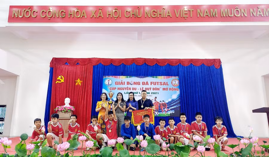 BTC trao giải cho các đội và cá nhân đạt thành tích