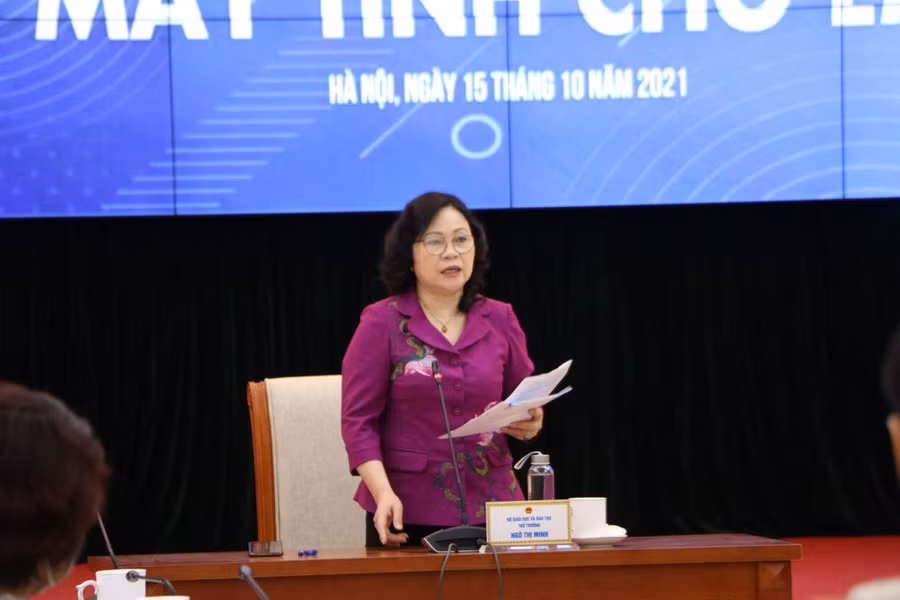 Thứ trưởng Bộ GD&ĐT - Ngô Thị Minh phát biểu. 