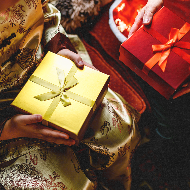 Quà cáp cốt ở tình cảm. Ảnh: Cosmopolitan.com Quà cáp cốt ở tình cảm. Ảnh: Cosmopolitan.com