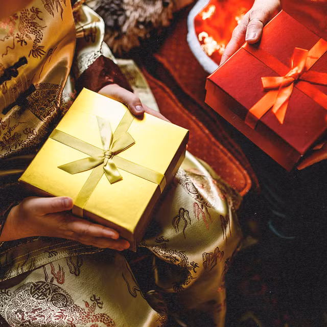 Quà cáp cốt ở tình cảm. Ảnh: Cosmopolitan.com