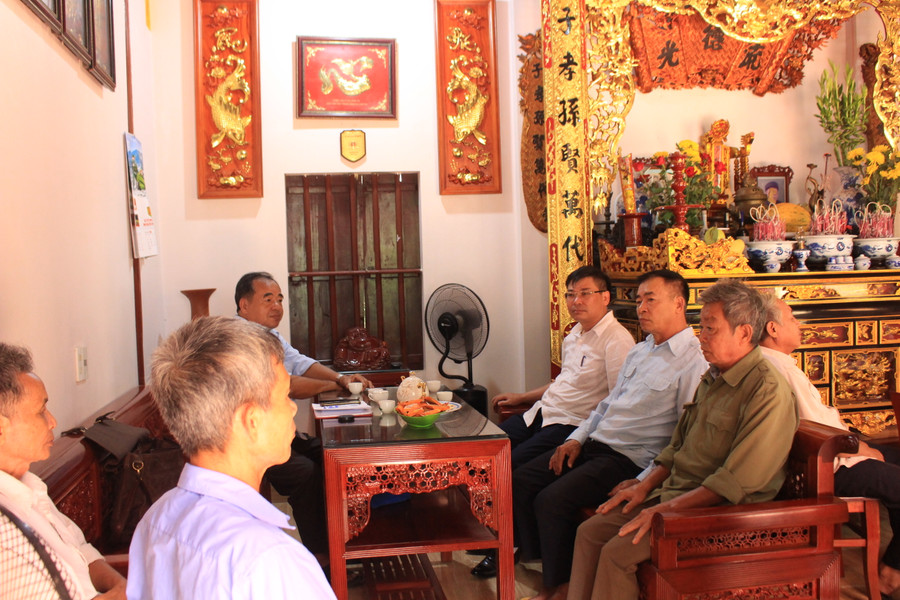 Dòng họ Doãn thôn Cao Lôi, xã Ninh Sơn khen thưởng cho học sinh đạt thành tích cao năm học 2021 - 2022.