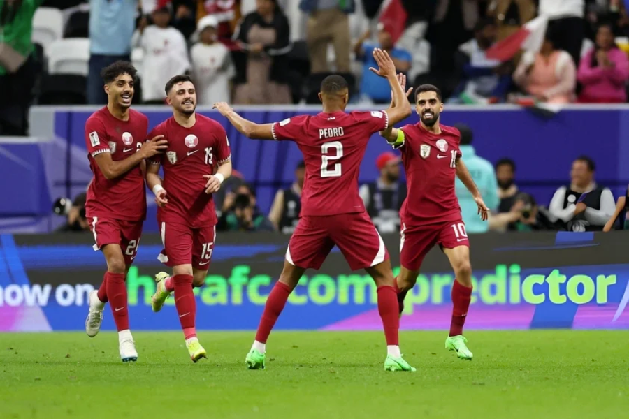 Qatar ngược dòng đánh bại Palestine 2-1 để ghi tên mình vào tứ kết Asian Cup 2023. Qatar ngược dòng đánh bại Palestine 2-1 để ghi tên mình vào tứ kết Asian Cup 2023.