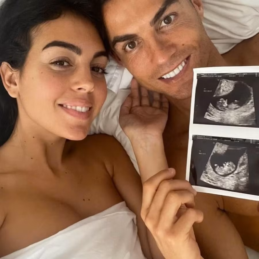 Ronaldo và bạn gái Georgina khoa siêu âm song thai.