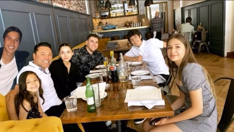 Hoya kỷ niệm Ngày của Cha với 6 người con.