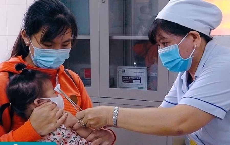 Tính đến tháng 8, trẻ sinh năm 2020 có tỷ lệ tiêm nhắc sởi mũi 2 (lúc 18 tháng tuổi) đạt 75,3% (thiếu 19,7% so với chỉ tiêu 95%). 