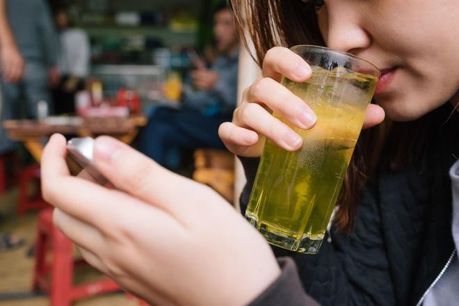 Uống quá nhiều trà sẽ tạo ra nhiệt lượng cực cao. Uống quá nhiều trà sẽ tạo ra nhiệt lượng cực cao.