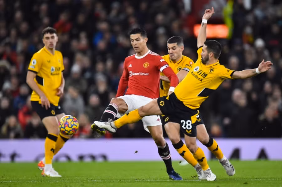 Ronaldo mang băng thủ quân của Man Utd nhưng để lại nỗi thất vọng lớn.