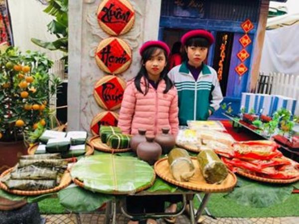 Bánh chưng không thể thiếu trong mâm cỗ Tết cổ truyền. Bánh chưng không thể thiếu trong mâm cỗ Tết cổ truyền.