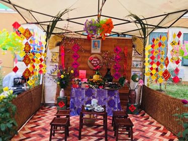 Trang trí ngôi nhà ngày Tết.